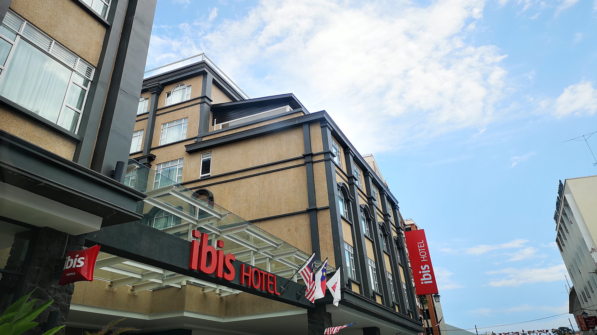 Внешний вид отеля Ibis Melaka.