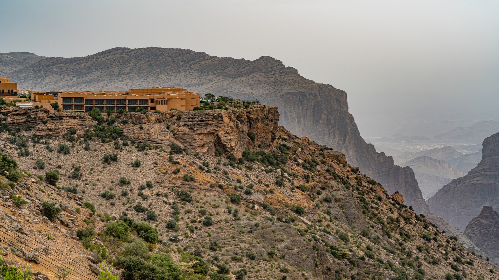 Отель Anantara Al Jabal Al Akhdar Resort в горах Эль-Ахдара.
